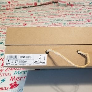 Kenneth Cole booties